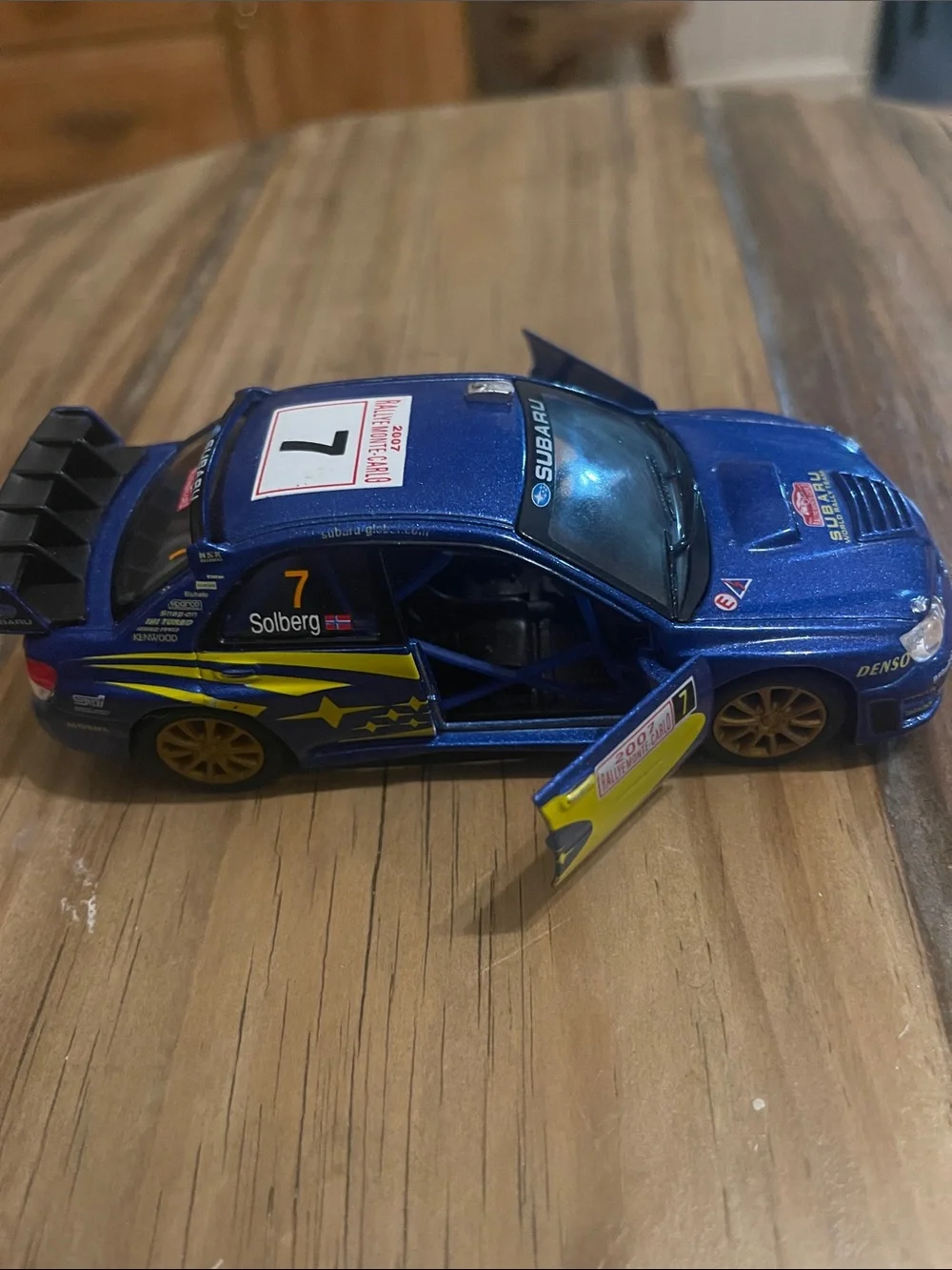 1:36 del Subaru Impreza WRC (Rallye Monte-Carlo #7) Kinsmart.pull back